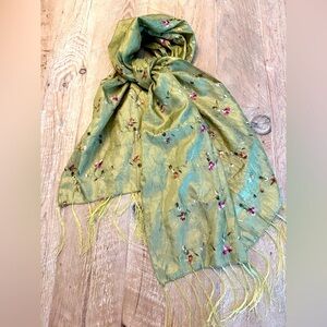 Silk blend green embroidered scarf fringed